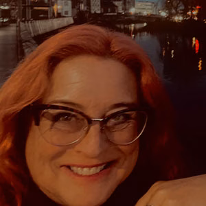 Angela Feres, Instructor